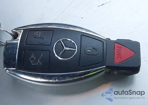 2018 Mercedes-Benz C 300 z USA, uszkodzony, nr VIN 55SWF4JB7JU276810